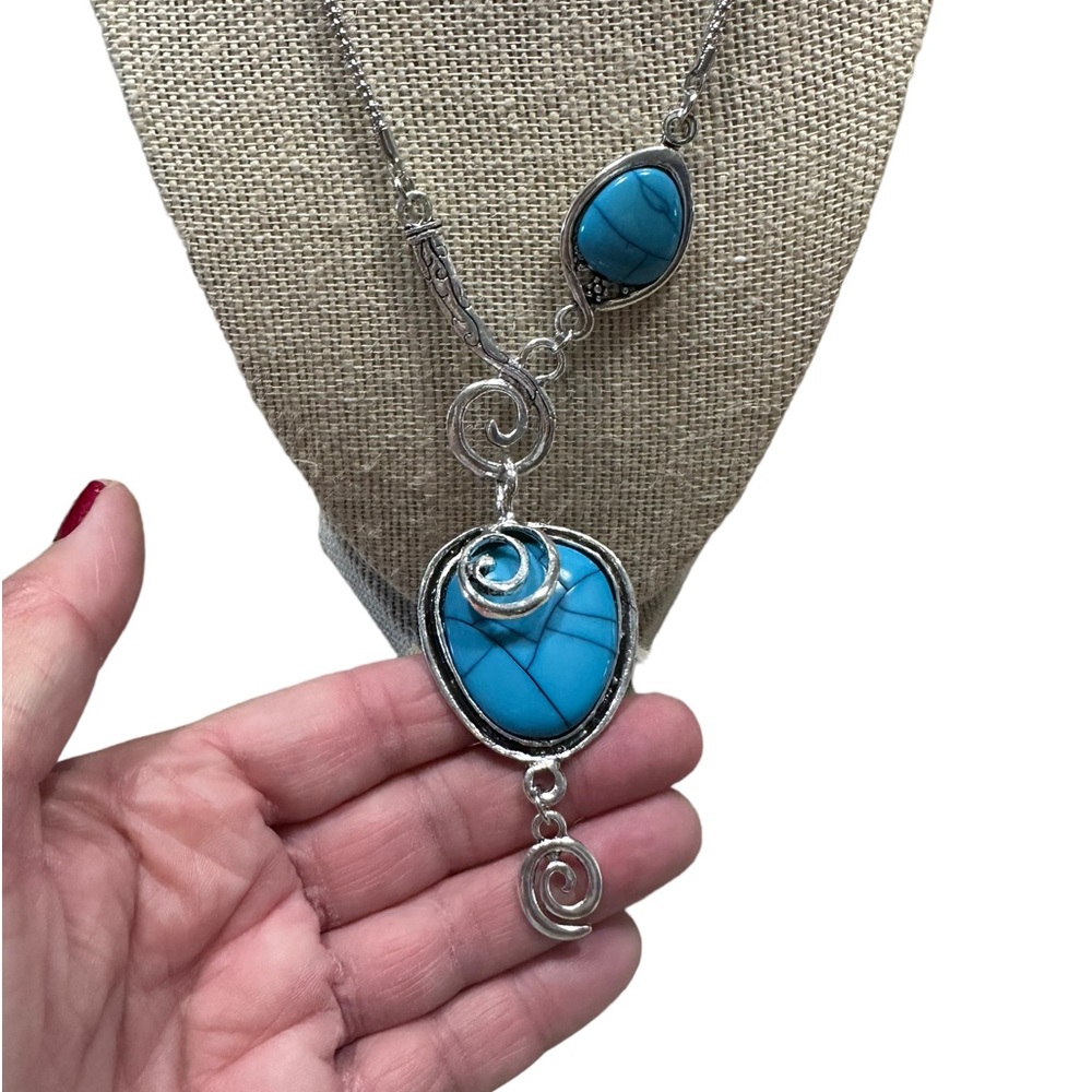 Asymmetrical Design Chunky Turquoise and Silver Necklace